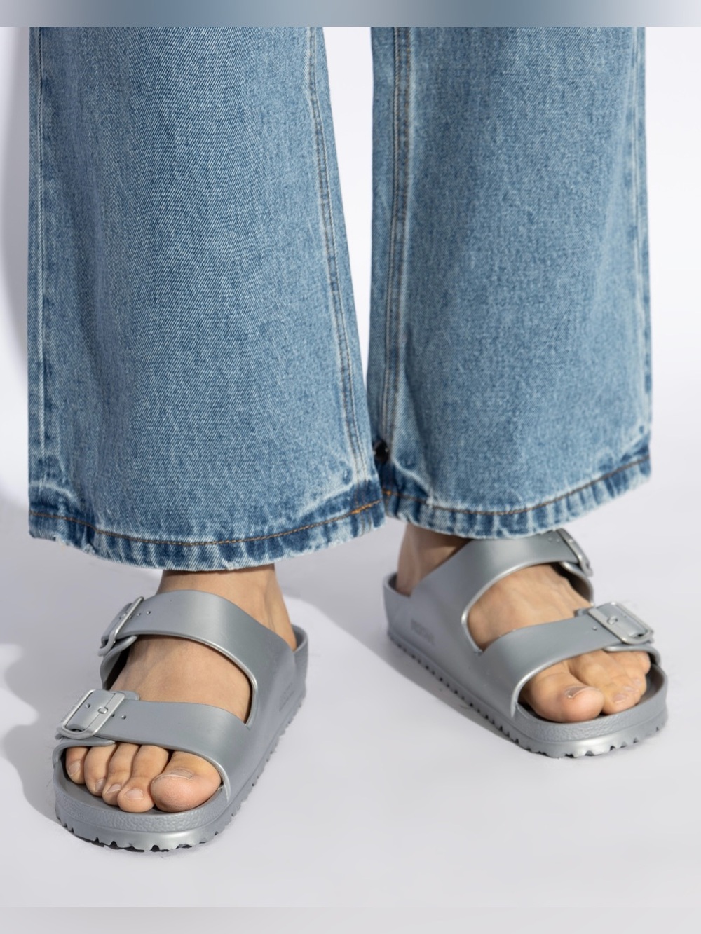 Birkenstock women’s Light Gray EVA Arizona Sandals NWOT